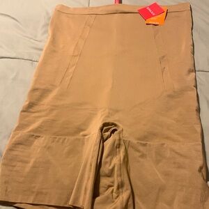 Spanx NWT high waisted mid thigh short